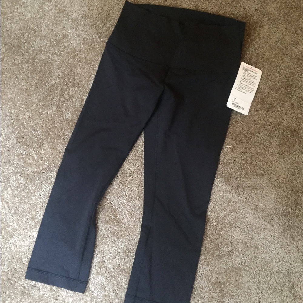 BRAND NEW wunder under crop!